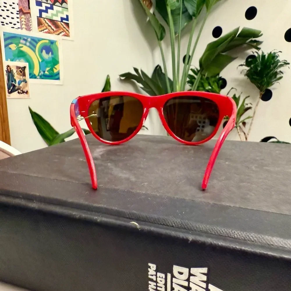 Unique True Vintage 1980s 3D Geometric Ribbed Texture Red Unisex Sunglasses